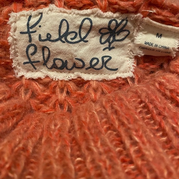 Coral sweater. Size medium. - Picture 4 of 10